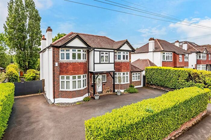 5 Bedroom Detached House For Sale In Gatesden Road, Fetcham, KT22
