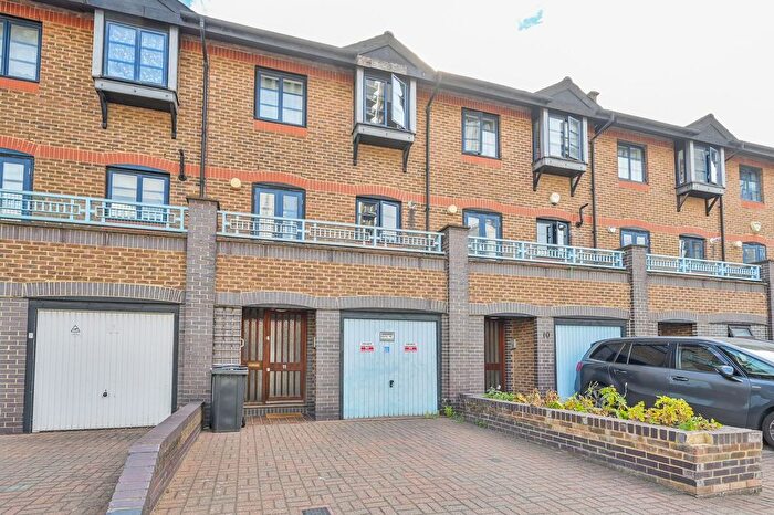 3 Bedroom Property To Rent In Lovegrove Walk, Isle Of Dogs, London, E14