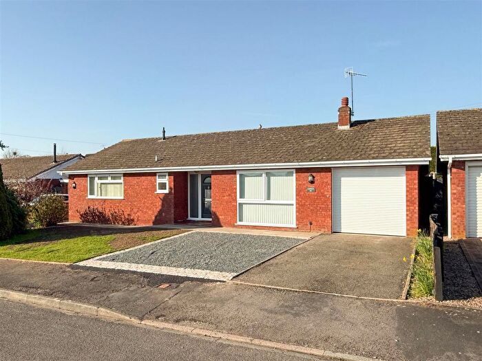 3 Bedroom Detached Bungalow To Rent In Hillview Gardens, Ryall, Upton-Upon-Severn, Worcester, WR8