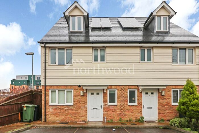 4 Bedroom Semi-Detached House To Rent In Vine Mews, Maidstone, ME16