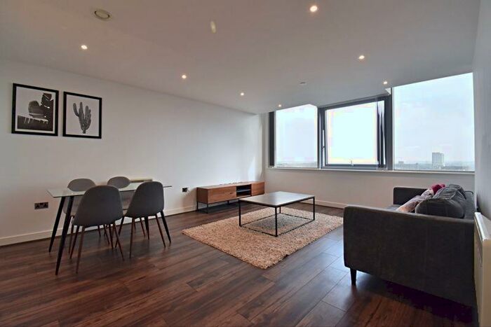 2 Bedroom Flat To Rent In Th Floor Churchill Place, Churchill Way, Basingstoke, RG21