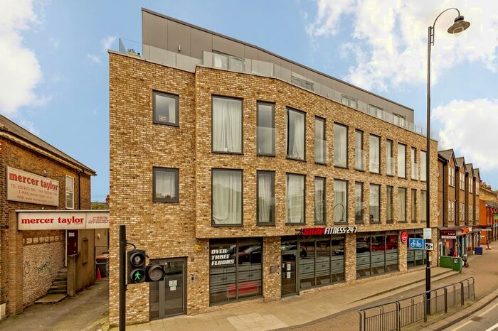 3 Bedroom Flat To Rent In Mitcham Road, London SW17