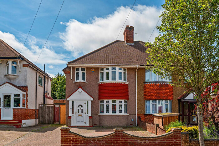 3 Bedroom Semi-Detached House For Sale In Wricklemarsh Road, London, SE3