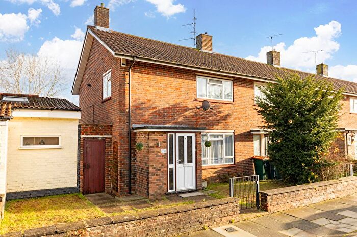 3 Bedroom End Terrace House For Sale In Poplar Close, Crawley, RH11