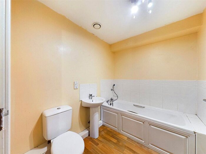 2 Bedroom Apartment To Rent In City Mills, - Mill Street, Bradford, West Yorkshire, BD1