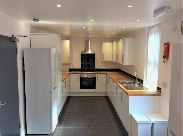 7 Bedroom Terraced House To Rent In Salisbury Road, Liverpool - Bed Student Property /, L15