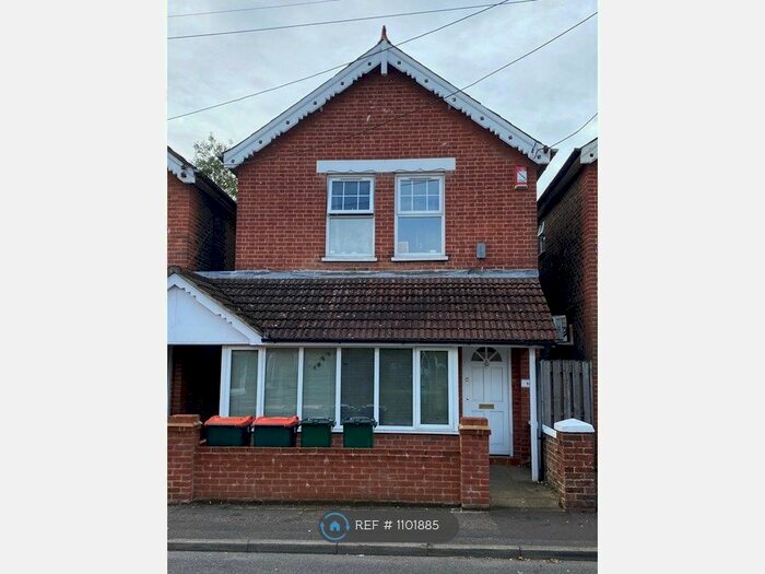 2 Bedroom Flat To Rent In Eastreet Park, Crawley, RH10