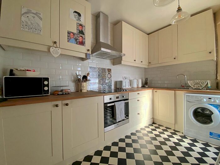 2 Bedroom Flat To Rent In New Church Road, Hove, BN3