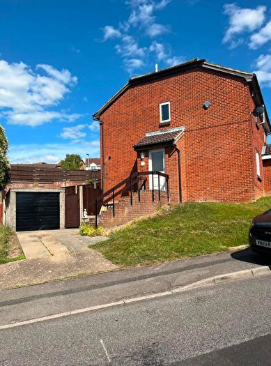 3 Bedroom Semi Detached House To Rent In Romney Road, Chatham, ME5