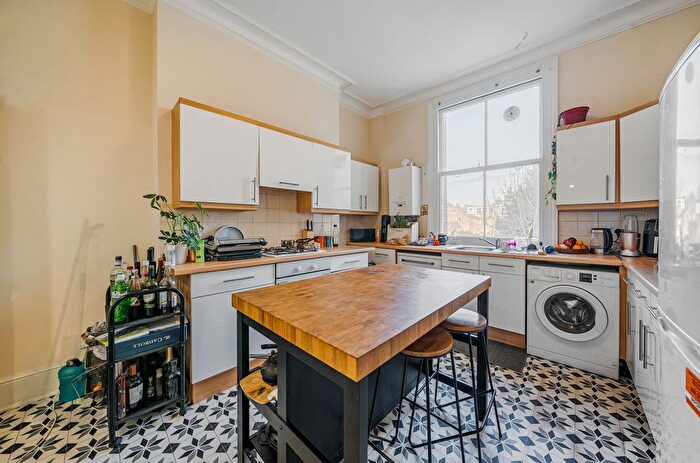2 Bedroom Flat For Sale In Geraldine Road, London, SW18