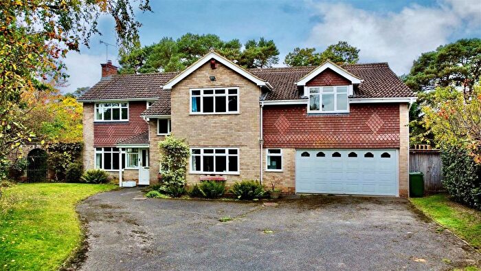 5 Bedroom Detached House For Sale In Walkers Ridge, Camberley, Surrey, GU15