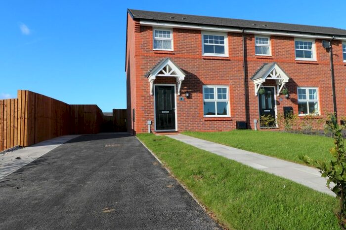 3 Bedroom Mews House To Rent In Woodham Close, Sandbach, CW11