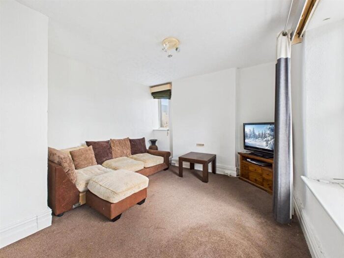 2 Bedroom Apartment For Sale In Victoria Avenue, Porthcawl, CF36