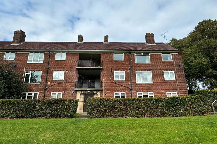 2 Bedroom Apartment To Rent In Tinshill Lane, LS16