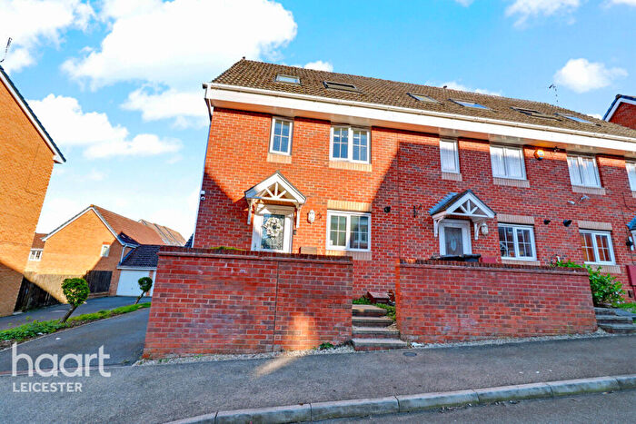 3 Bedroom End Of Terrace House For Sale In Fencote Road, Leicester, LE5