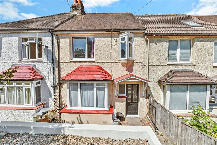 3 Bedroom Terraced House For Sale In Purbeck Road, Chatham, Kent, ME4