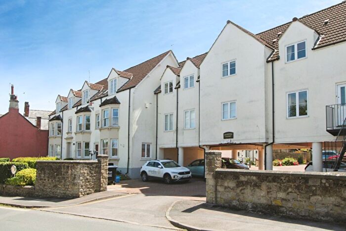 1 Bedroom Flat For Sale In High Street, Purton, SN5