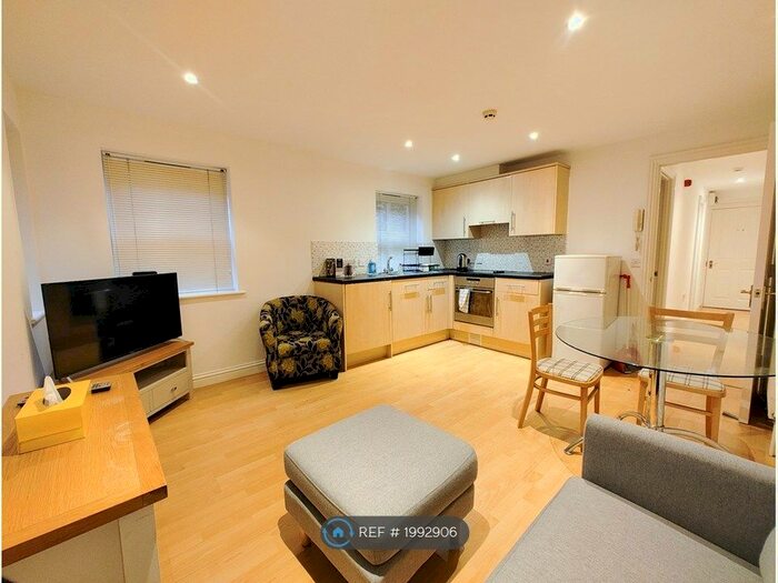 1 Bedroom Flat To Rent In Joiner Lane, Swindon, SN1