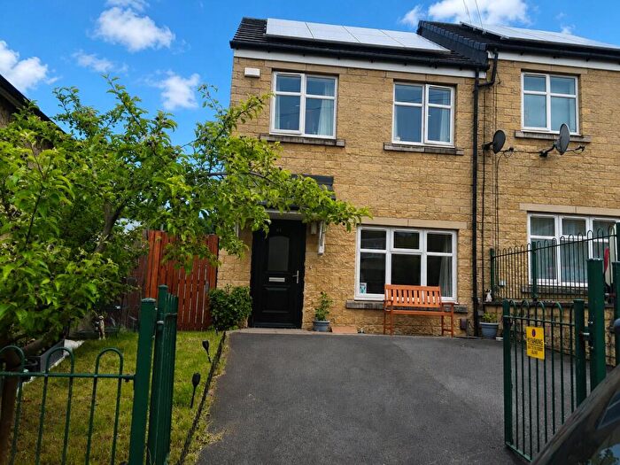 2 Bedroom Semi Detached House To Rent In Woodhouse Way, Keighley, West Yorkshire, BD21