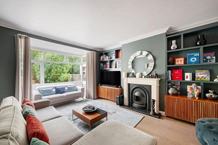 4 Bedroom Semi-Detached House For Sale In Mount Pleasant Road, London, NW10
