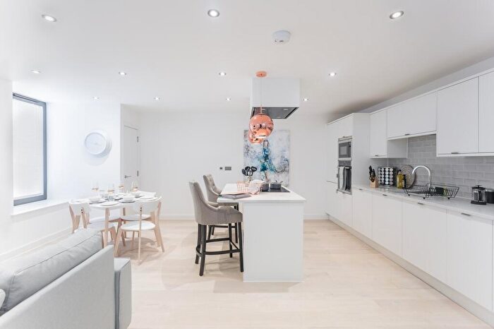 2 Bedroom House To Rent In Burnham Road, Bath, BA2