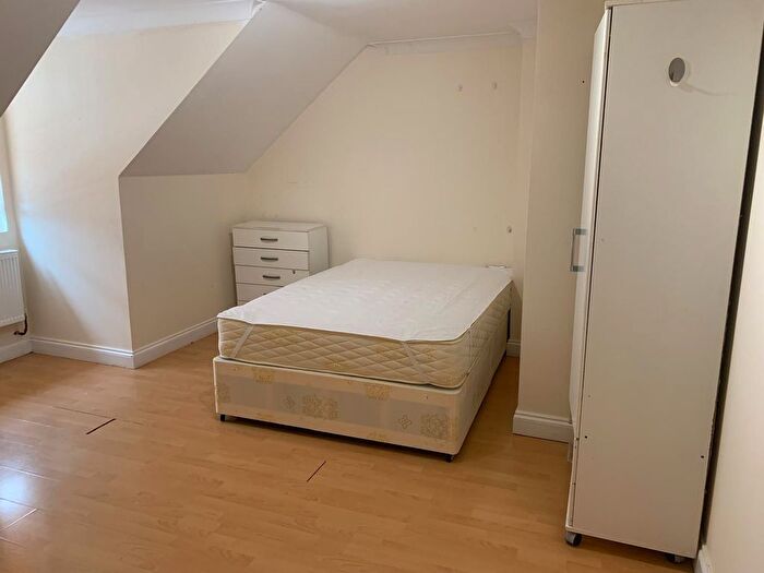 3 Bedroom Flat To Rent In Mill Gardens, - Mill Street, Luton, LU1