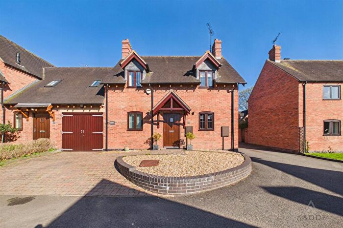 3 Bedroom Link Detached House For Sale In Alders Reach, Burton-on-Trent, DE13