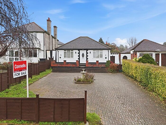 3 Bedroom Detached Bungalow For Sale In Mount Drive, Park Street, St. Albans, AL2