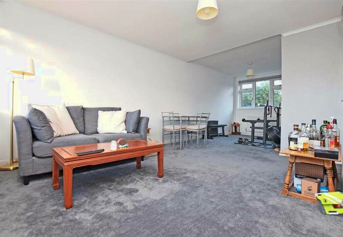 2 Bedroom Flat To Rent In Taylor Close, Hampton Hill, TW12