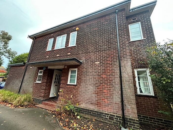 3 Bedroom Flat To Rent In Wythenshawe Road, Manchester, M23