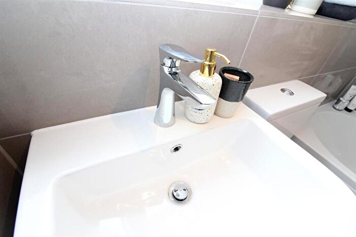 1 Bedroom Flat To Rent In Sandridge Park, Porters Wood, St Albans, AL3