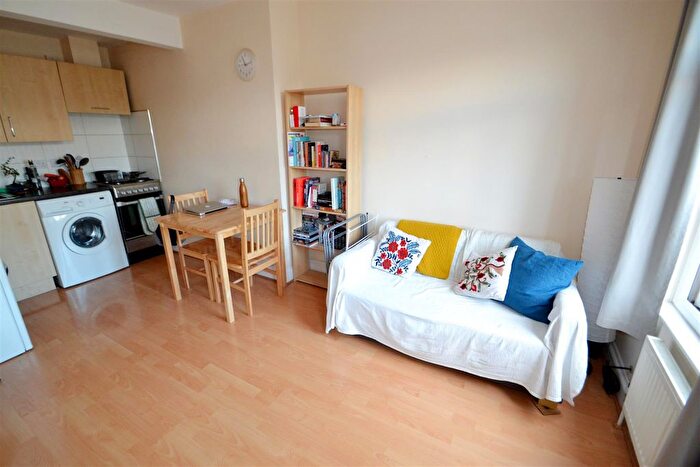 2 Bedroom Flat To Rent In Finchley Road, London, NW11