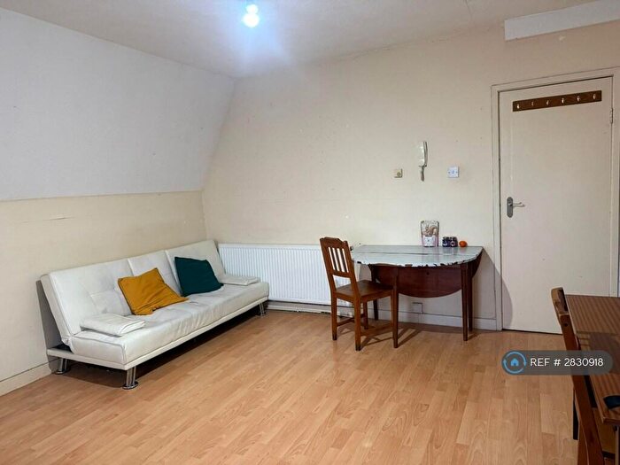 Studio To Rent In Moss Lane East, Manchester, M14