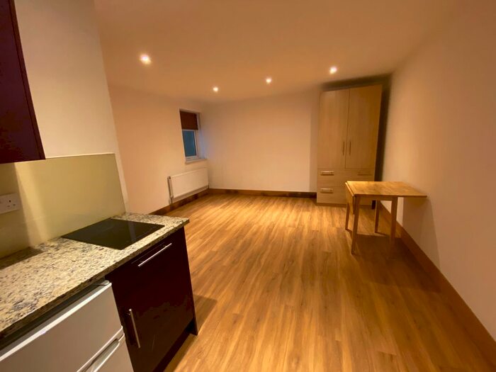 Studio To Rent In Sunny Place, Hendon, NW4