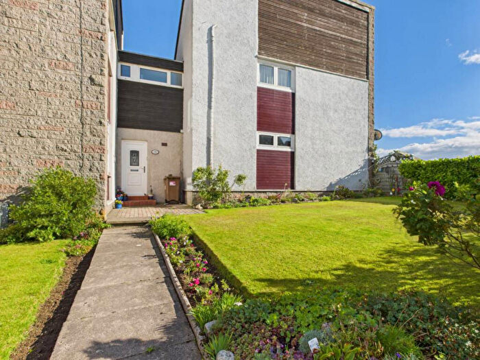 3 Bedroom Terraced House For Sale In Kincorth Circle, Aberdeen, AB12