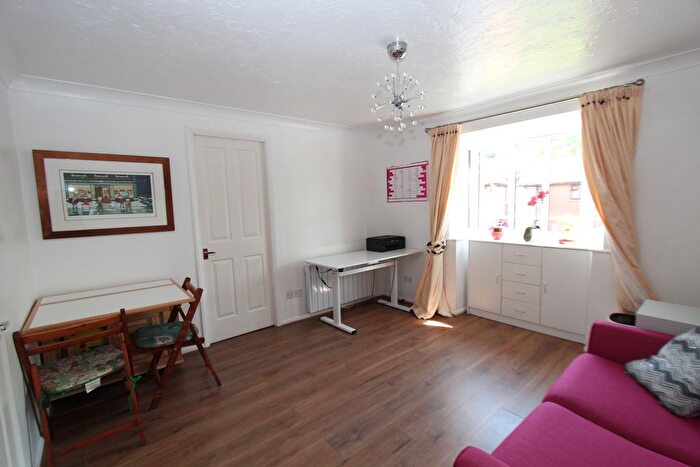 1 Bedroom Flat To Rent In Pennyroyal Court, Reading, RG1