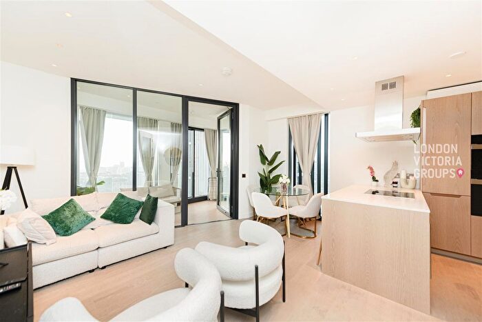 2 Bedroom Flat To Rent In River Park Tower, Nine Elms Lane, London, SW8