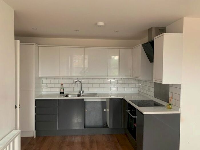 2 Bedroom Flat To Rent In Mercury Gardens, Romford, RM1