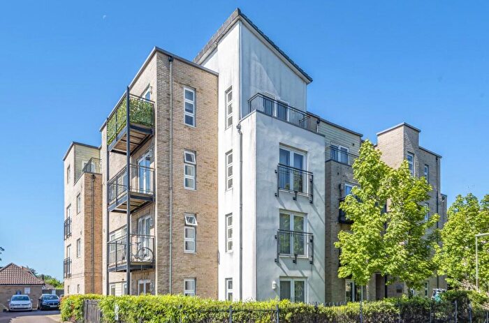 2 Bedroom Flat To Rent In Hut Farm Place, Chandler's Ford, Hampshire, SO53