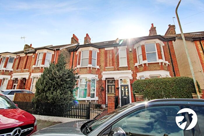 1 Bedroom Flat To Rent In Kent Road, Gravesend, Kent, DA11