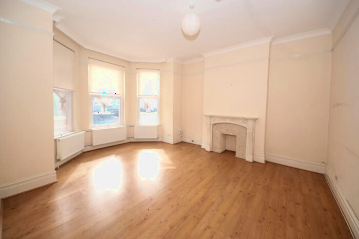 1 Bedroom Semi-Detached House To Rent In Brownlow Road, London, N11