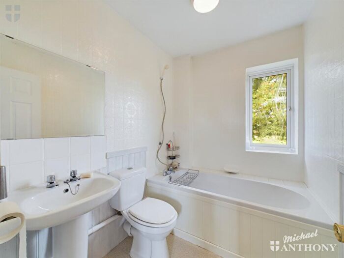 4 Bedroom Detached House For Sale In The Pightle, HP22