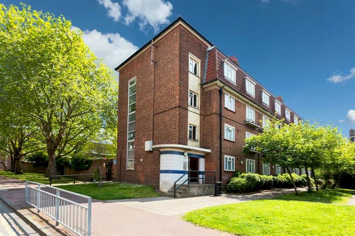 1 Bedroom Flat To Rent In Whiting Avenue, Barking, IG11