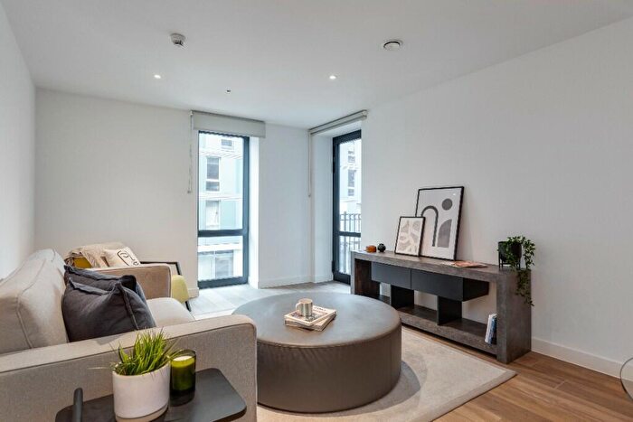 2 Bedroom Flat To Rent In Three Colts Lane, London, E2