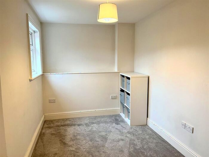 1 Bedroom Flat To Rent In Salisbury Street, Blandford Forum, Dorset, DT11