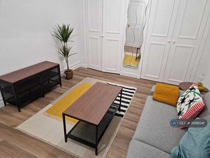 2 Bedroom Flat To Rent In West Nicolson Street, Edinburgh, EH8