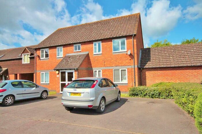2 Bedroom Apartment To Rent In All Saints Court, Didcot, OX11
