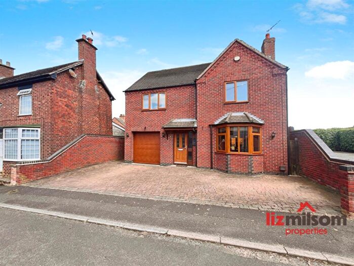 4 Bedroom Detached House For Sale In Oak Street, Church Gresley, Swadlincote, DE11