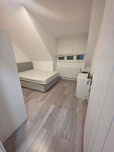 2 Bedroom Flat To Rent In Green Lane, Dagenham, RM8