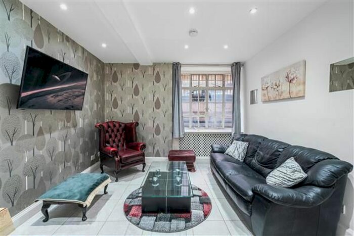 1 Bedroom Flat To Rent In Quebec Court, Seymour Street, London, W1H